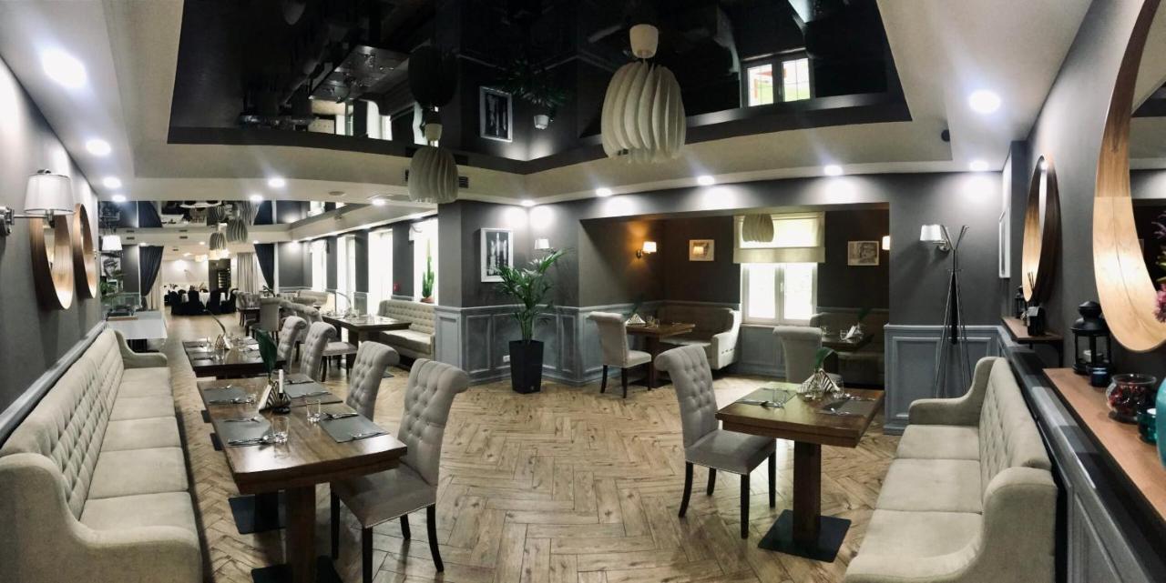 Szafirowy Dwor Hotel & Restauracja Гливице Экстерьер фото