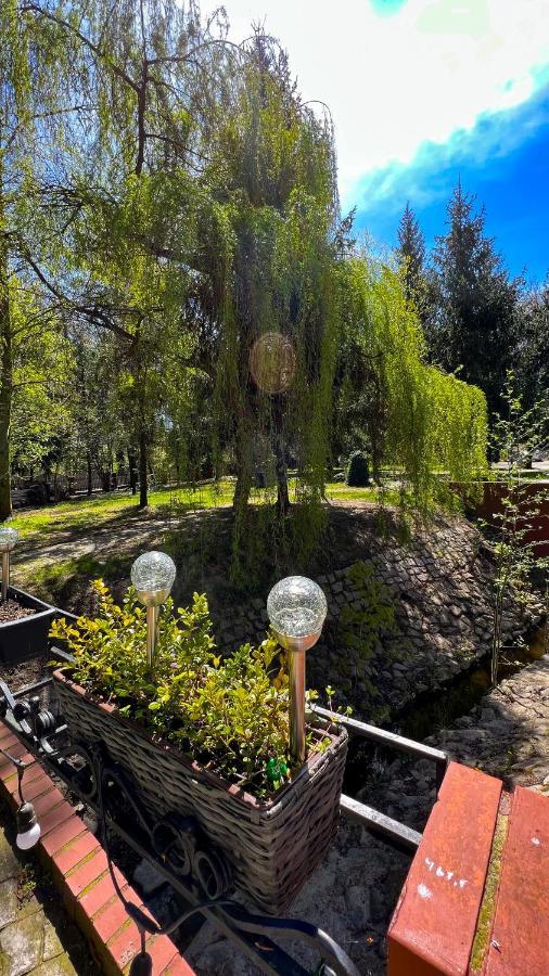 Szafirowy Dwor Hotel & Restauracja Гливице Экстерьер фото