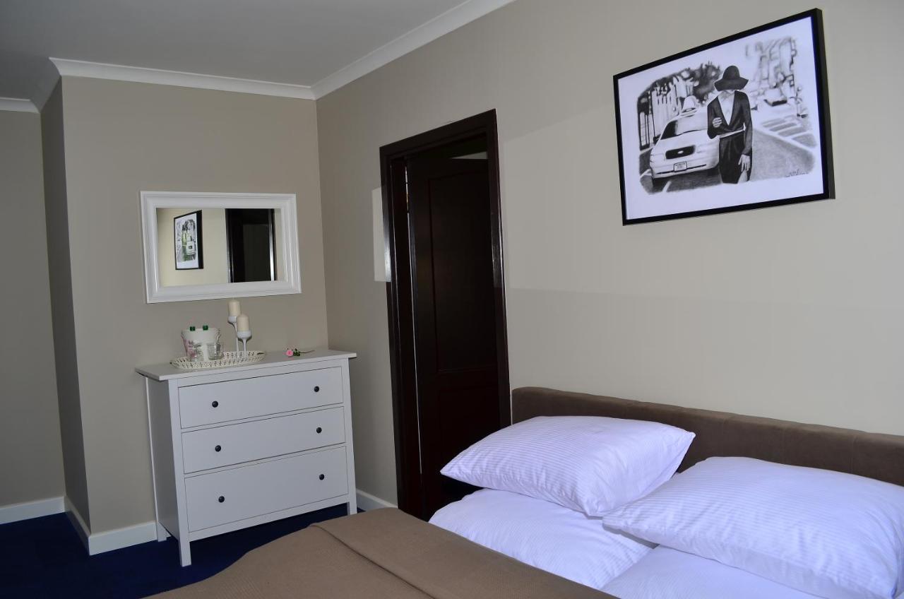 Szafirowy Dwor Hotel & Restauracja Гливице Экстерьер фото